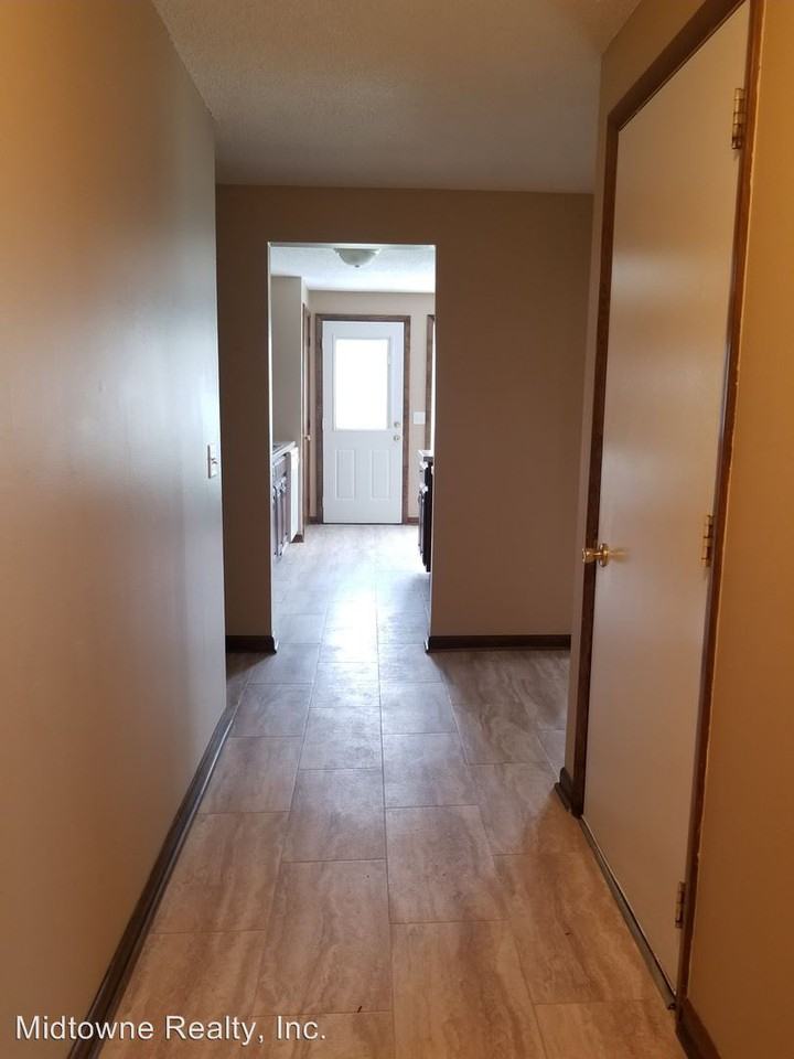 4628 Richfield Ln. - Photo 3 of 17