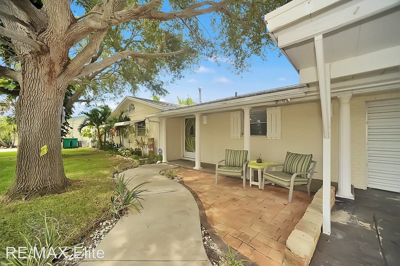 970 Dakar Dr - Photo 2 of 28