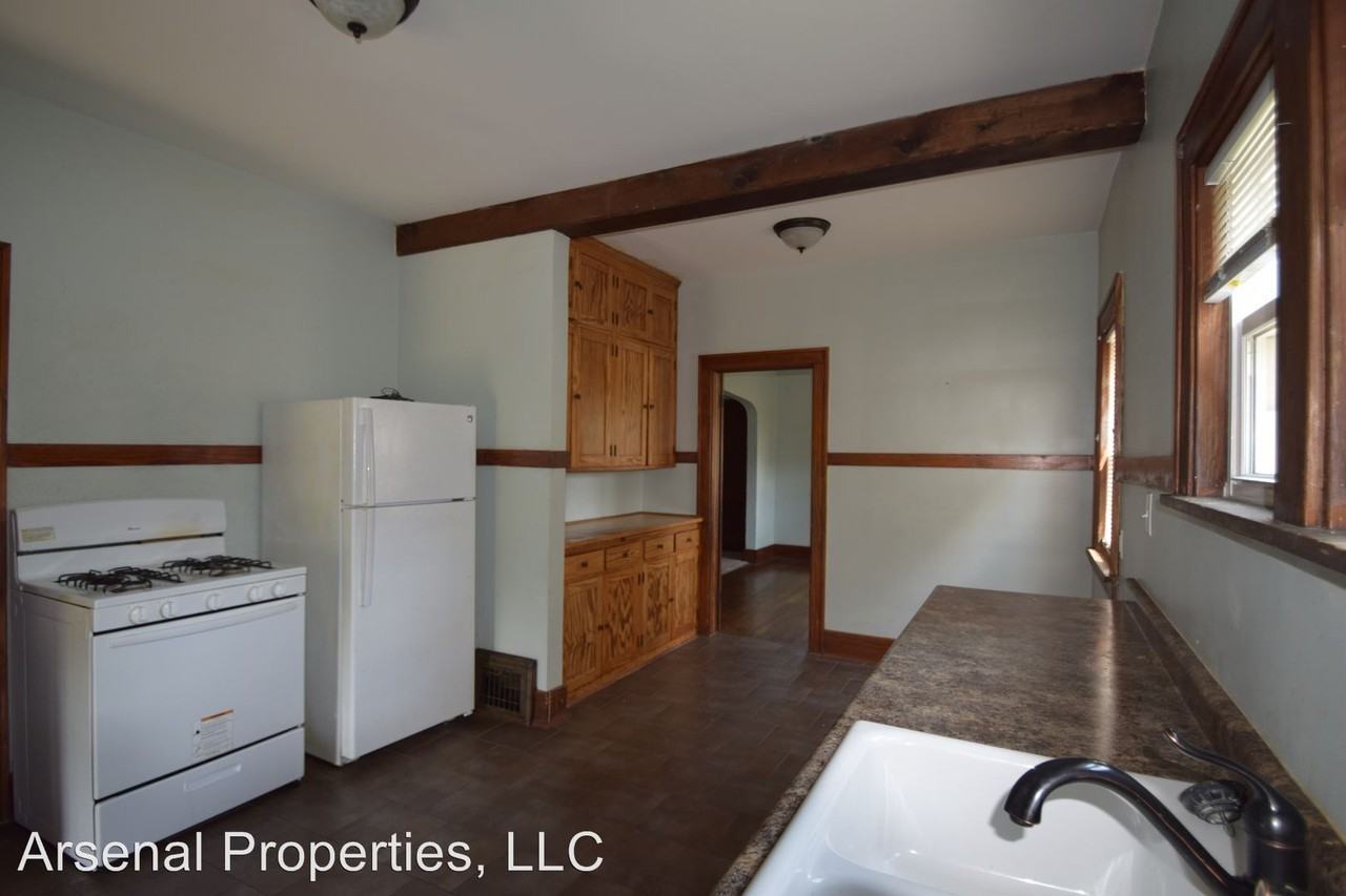 1208 Warren St - Photo 2 of 15