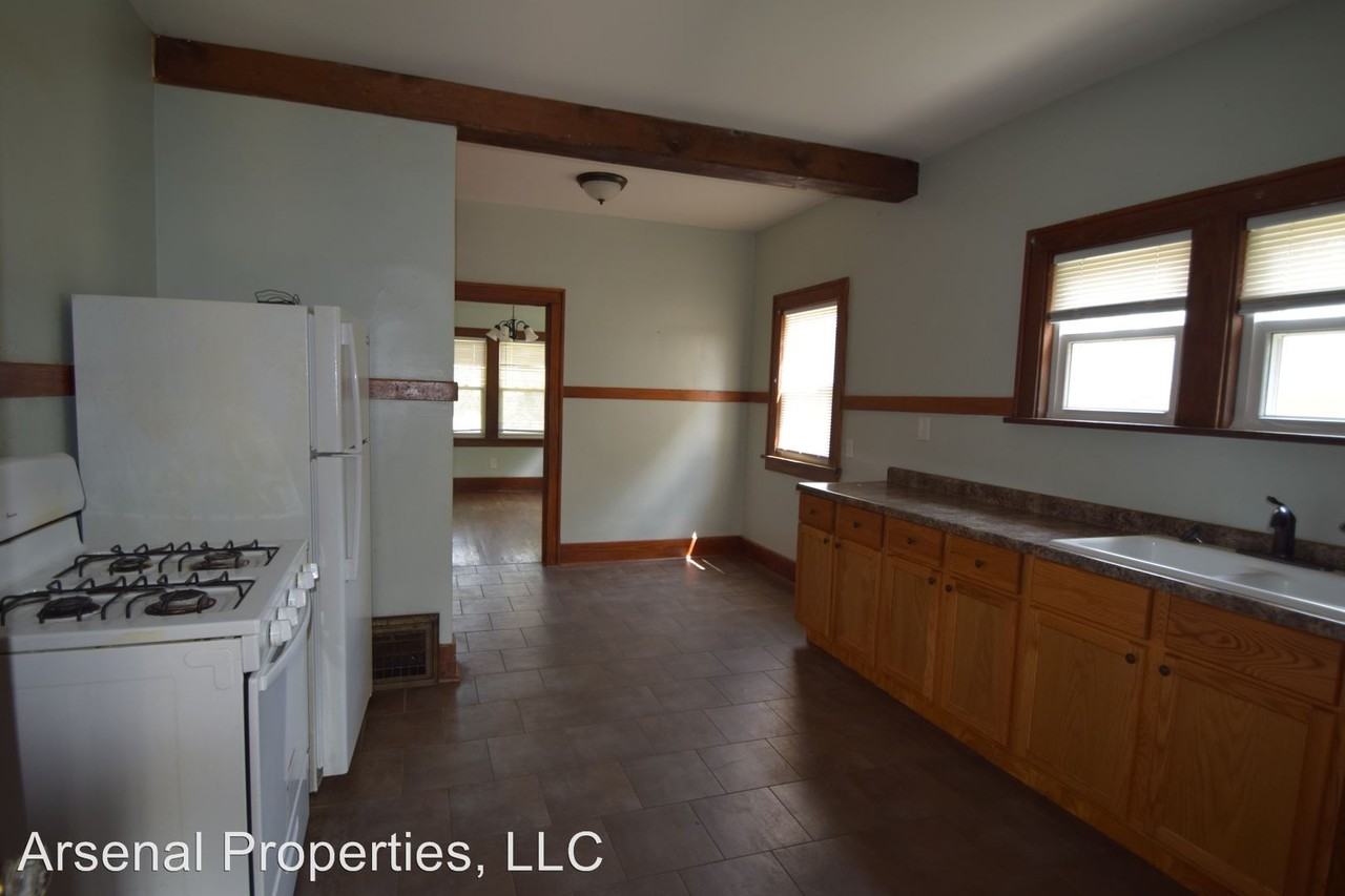 1208 Warren St - Photo 3 of 15