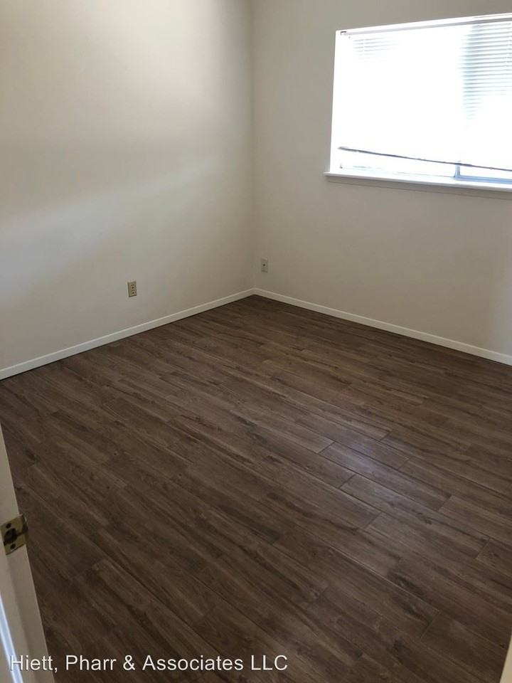 10125 Mercedes - Photo 2 of 14