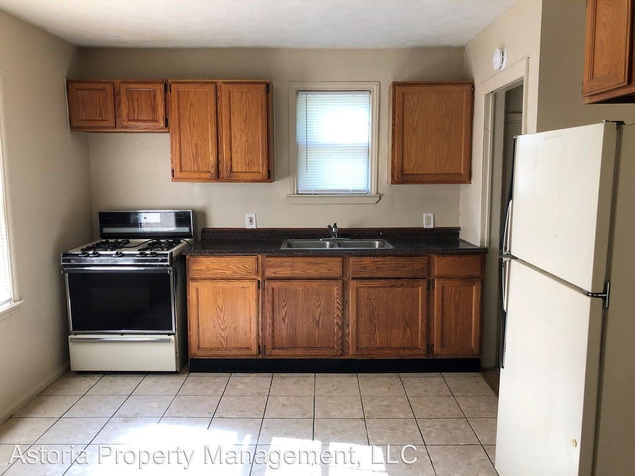 7809 Grandville Ave - Photo 3 of 8