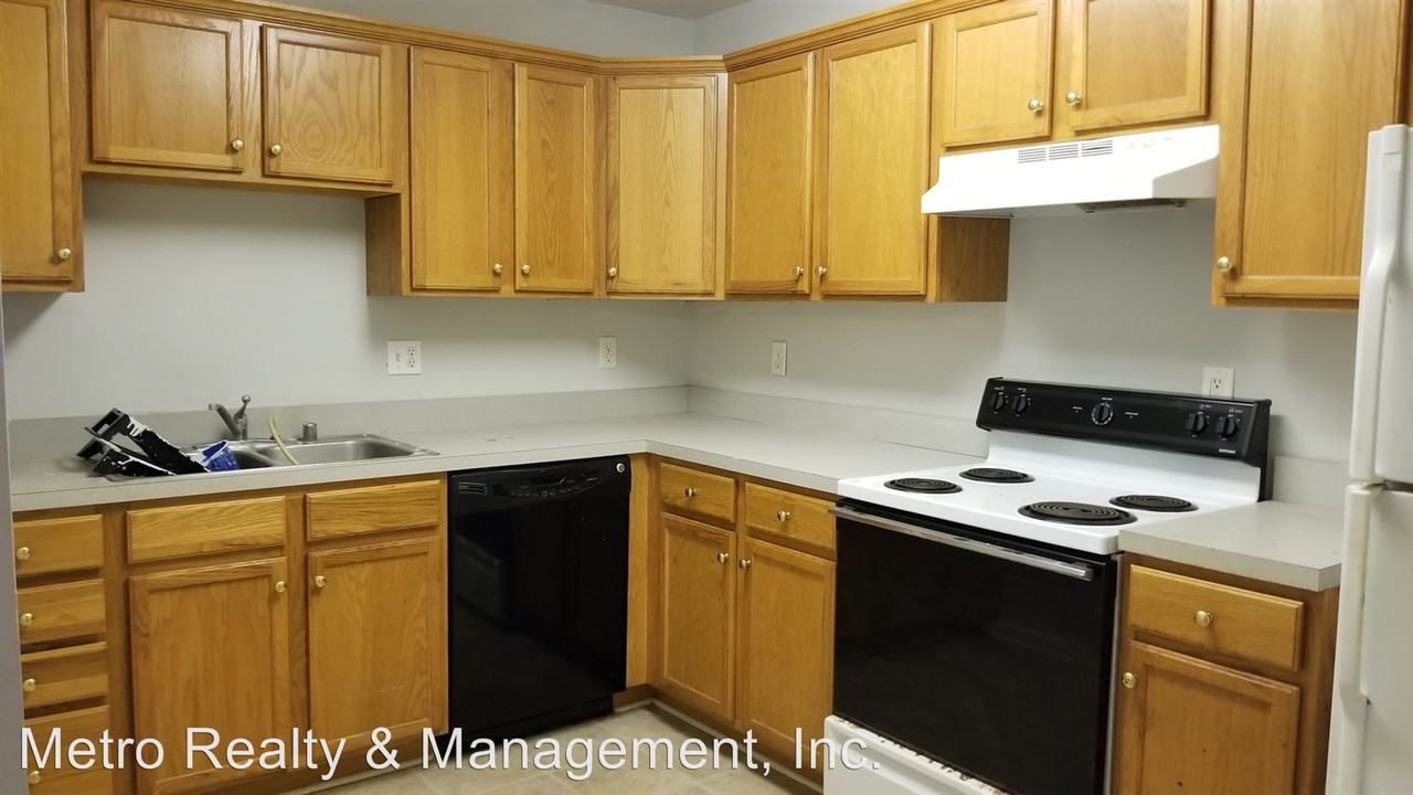 401 Rosewood Ct. - Photo 3 of 18