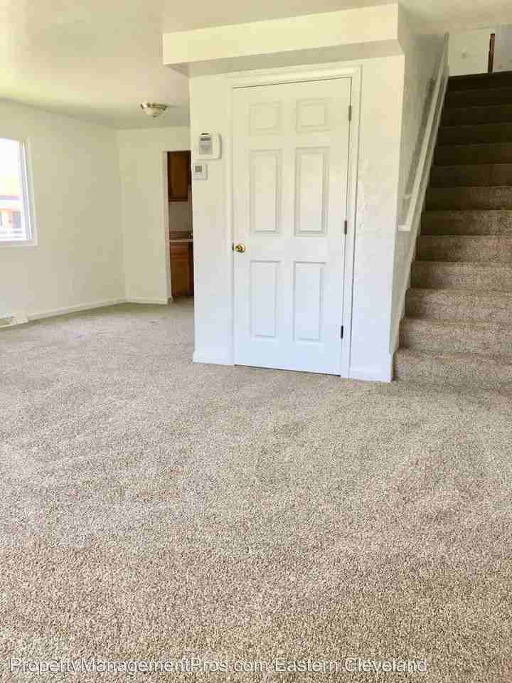 4925 Banbury Ct 14 - Photo 2 of 23