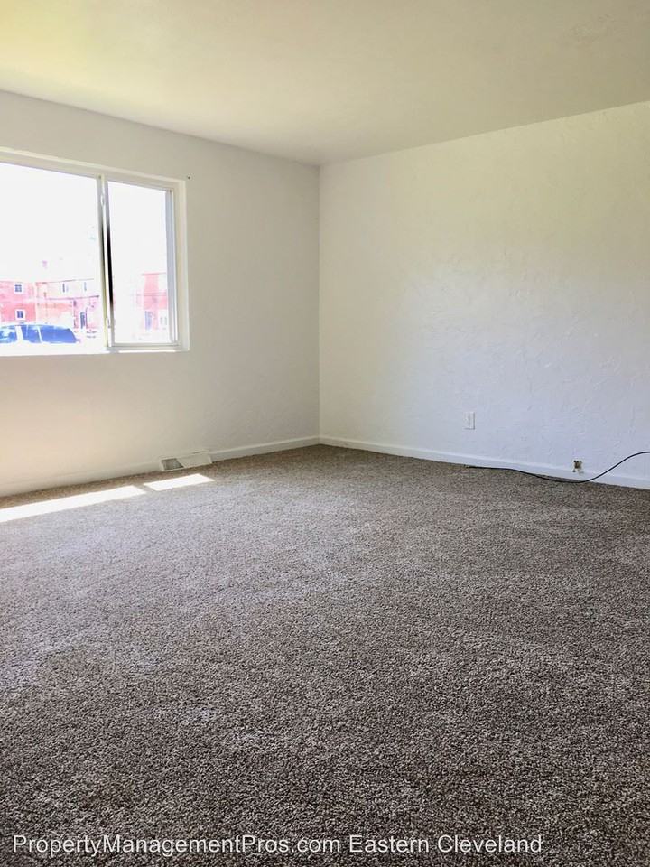 4925 Banbury Ct 14 - Photo 3 of 23