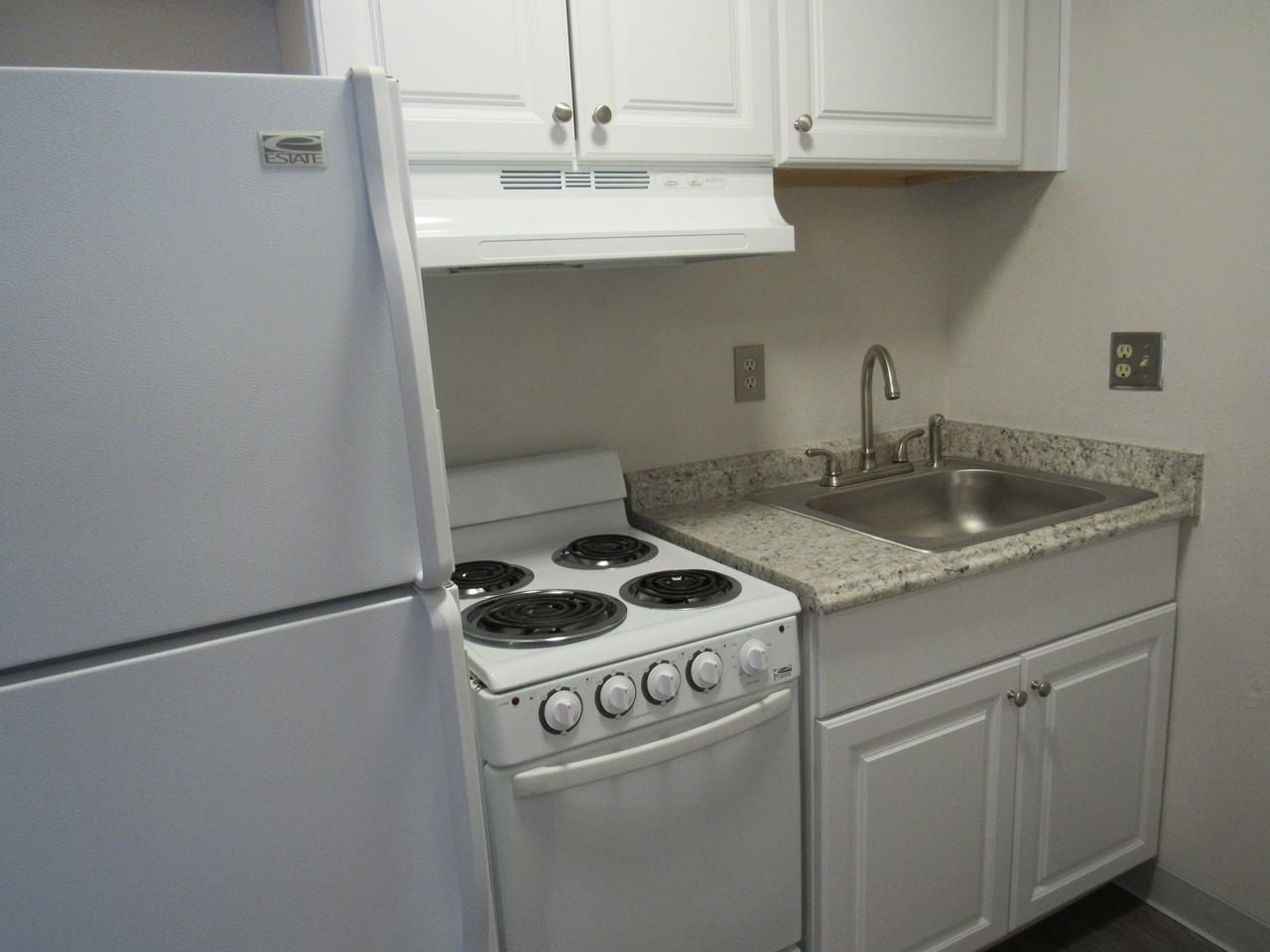 543 W 6Th St - Photo 5 of 16