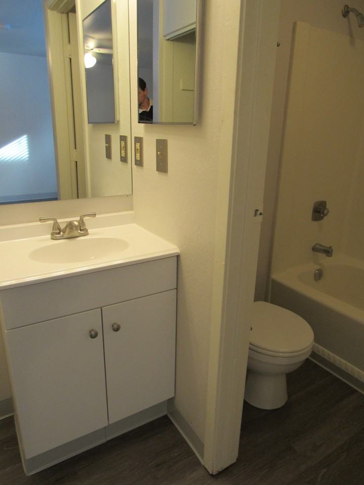 543 W 6Th St - Photo 7 of 16