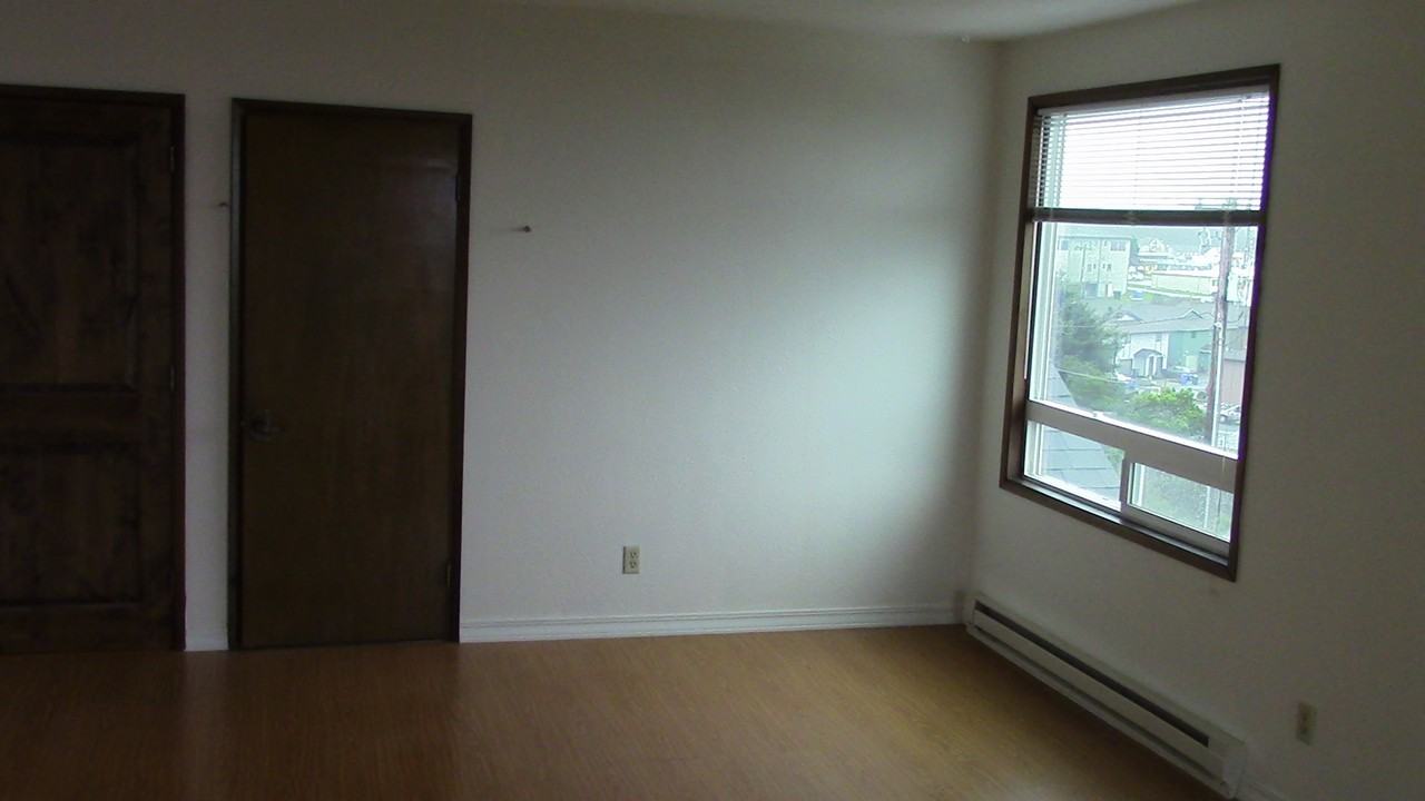 553 Sw 5th St - Photo 3 of 16