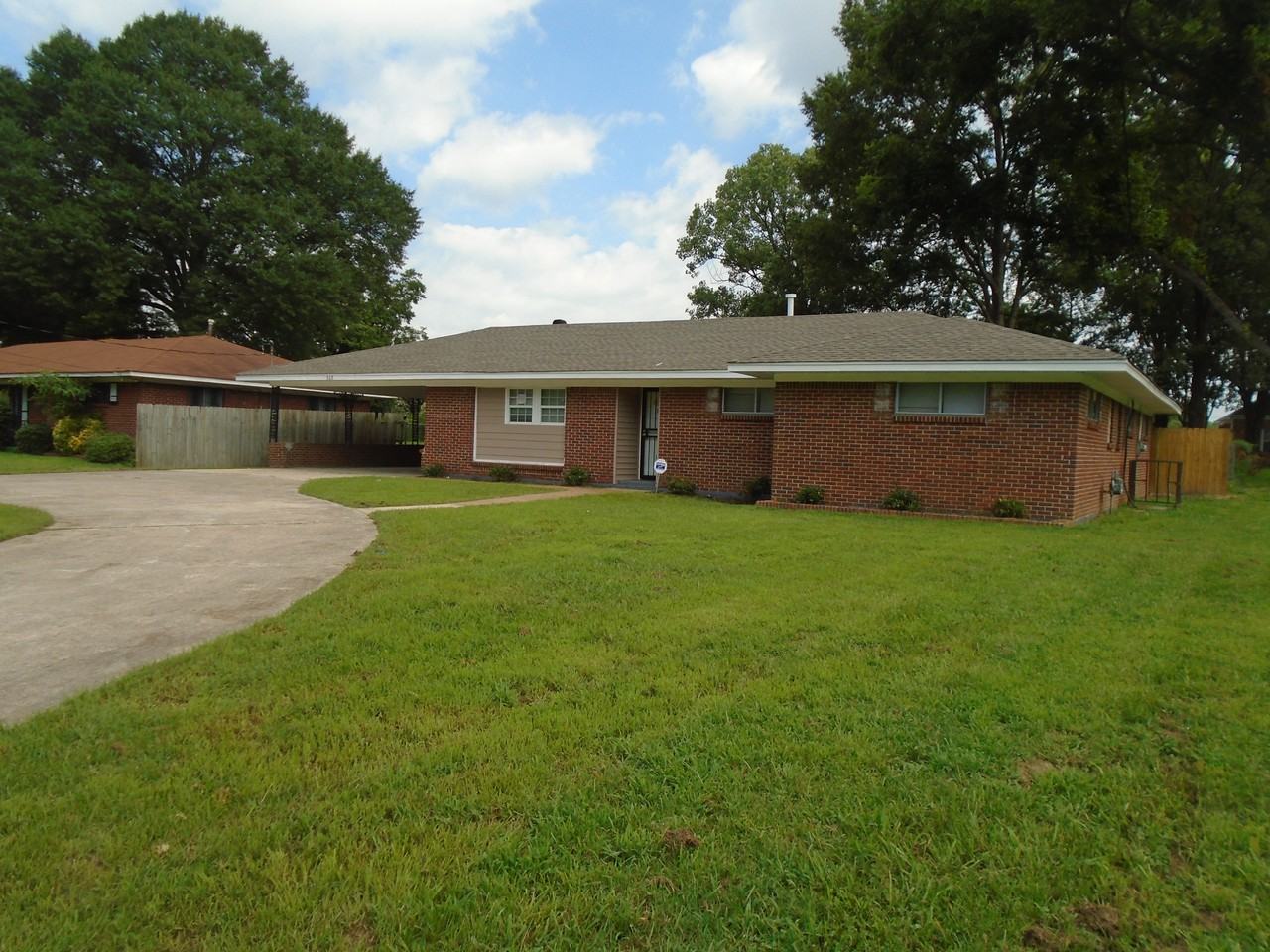 868 Whitehaven Ln - Photo 2 of 21