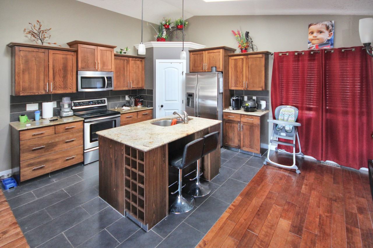 326 Sixmile Lane - Photo 3 of 11