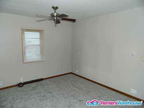 219 S 14th St - Photo 3 of 13