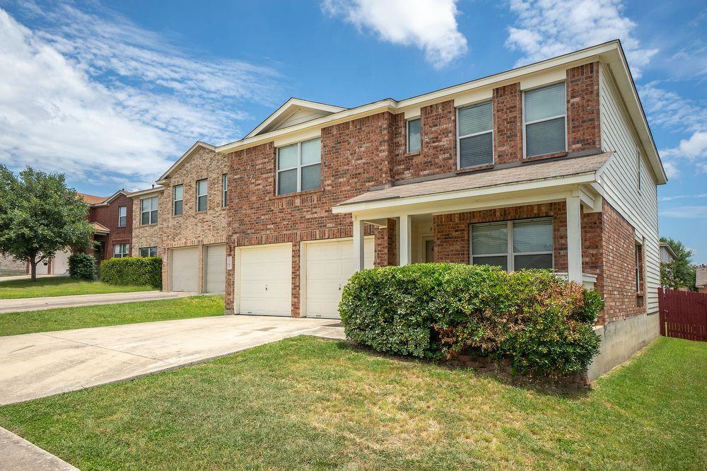 9726 Dakota Bay - Photo 2 of 15