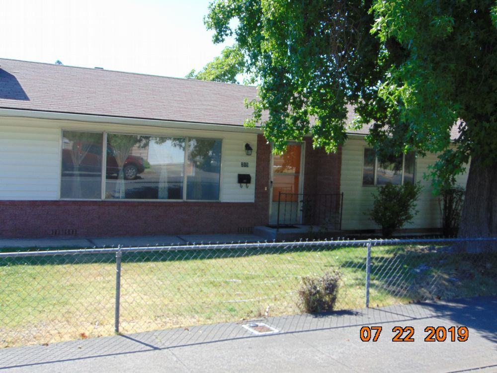 215 Oregon Terrace, Medford, OR 97504 3 Bedroom Apartment for Rent