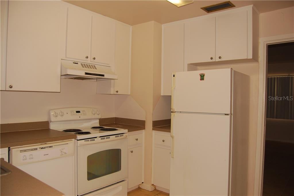 410 Allamanda Drive - Photo 2 of 12