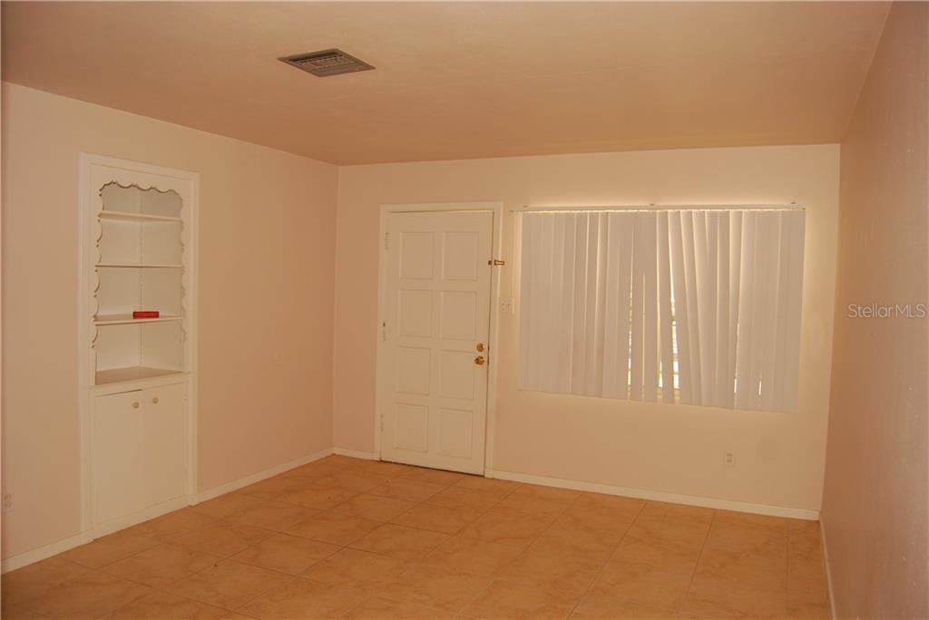 410 Allamanda Drive - Photo 3 of 12