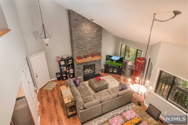 276 Redwood Court - Photo 3 of 16