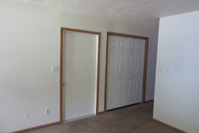 313 Thomas Ave - Photo 3 of 12