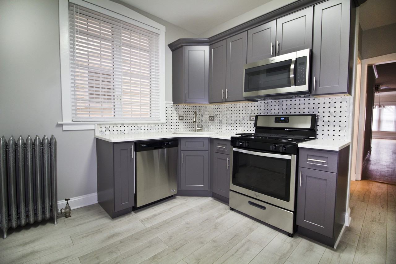 2107-09 W. Eastwood Ave - Photo 2 of 34