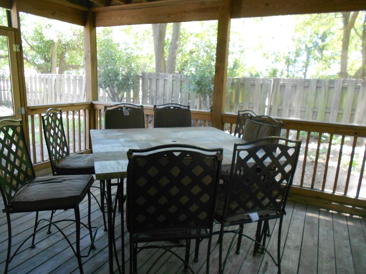2084 Presidio Drive - Photo 3 of 31