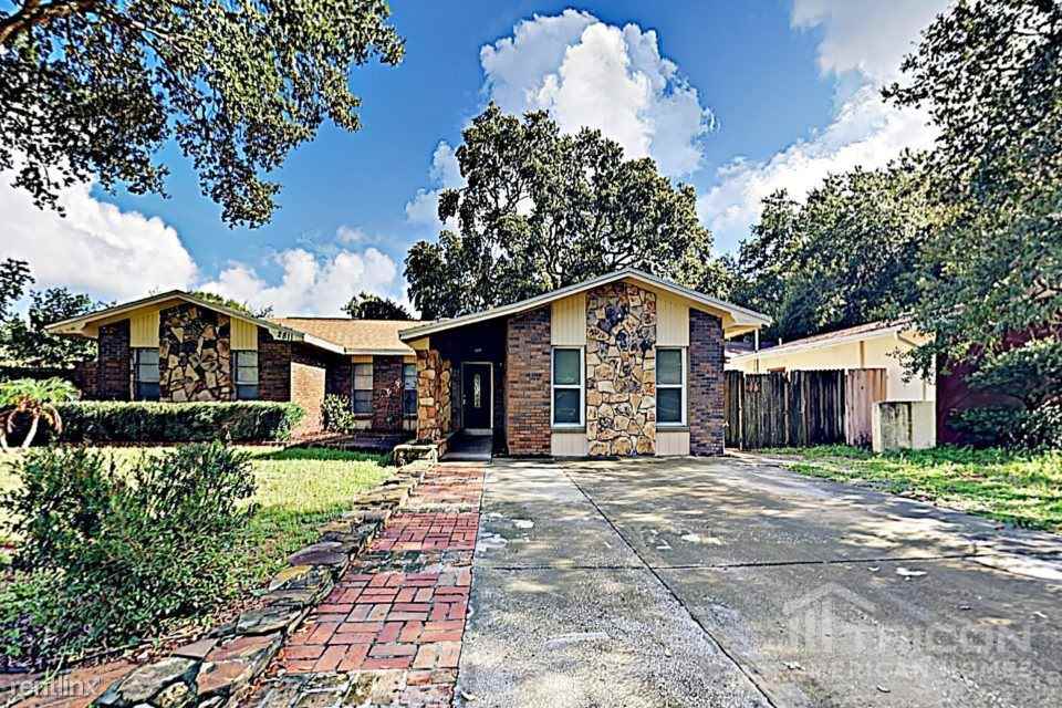 2811 Pine Tree Ave, Largo, FL 33771 4 Bedroom Apartment for Rent