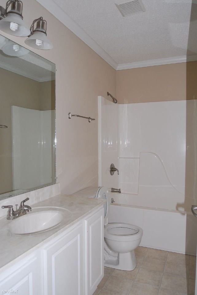 19633 Brighton Dr - Photo 2 of 5