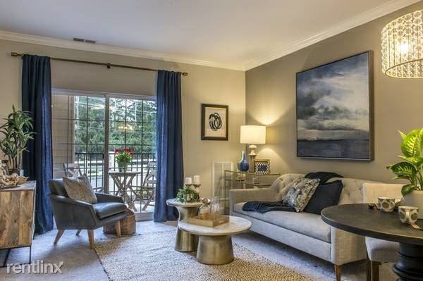 370 Grove Ave. - Photo 2 of 10