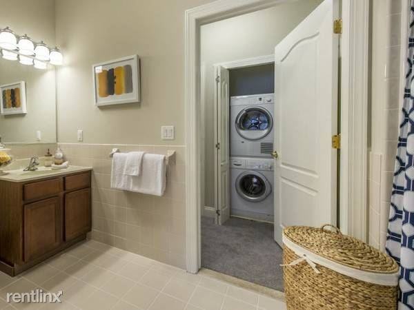 370 Grove Ave. - Photo 3 of 10