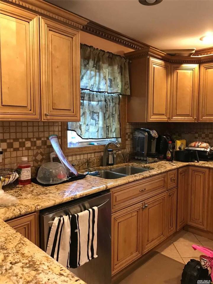 115 Moore Ave - Photo 3 of 10