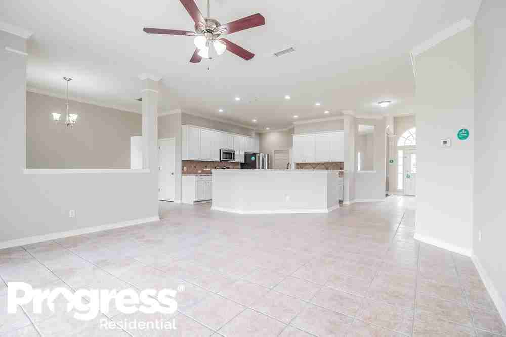 136 Bradwick Cir - Photo 3 of 16