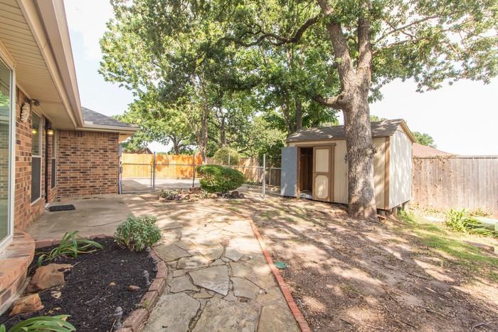 2109 Oakmeadow Street - Photo 2 of 10