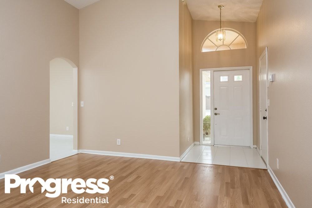 10737 Oak Lake Way - Photo 3 of 17