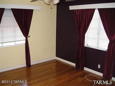 1212 N Rosemont Blvd - Photo 3 of 4