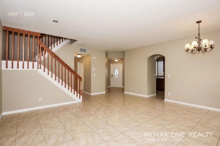 121 Nw 207th Ave - Photo 3 of 9