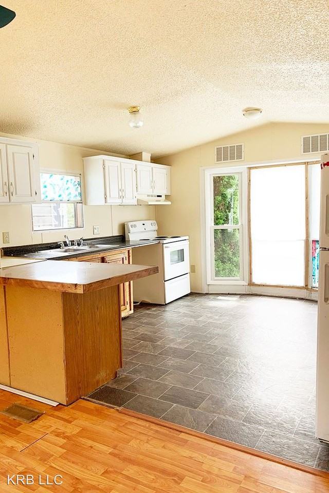 20 Avenue C - Photo 2 of 8