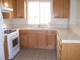 225 Bella St - Photo 2 of 4