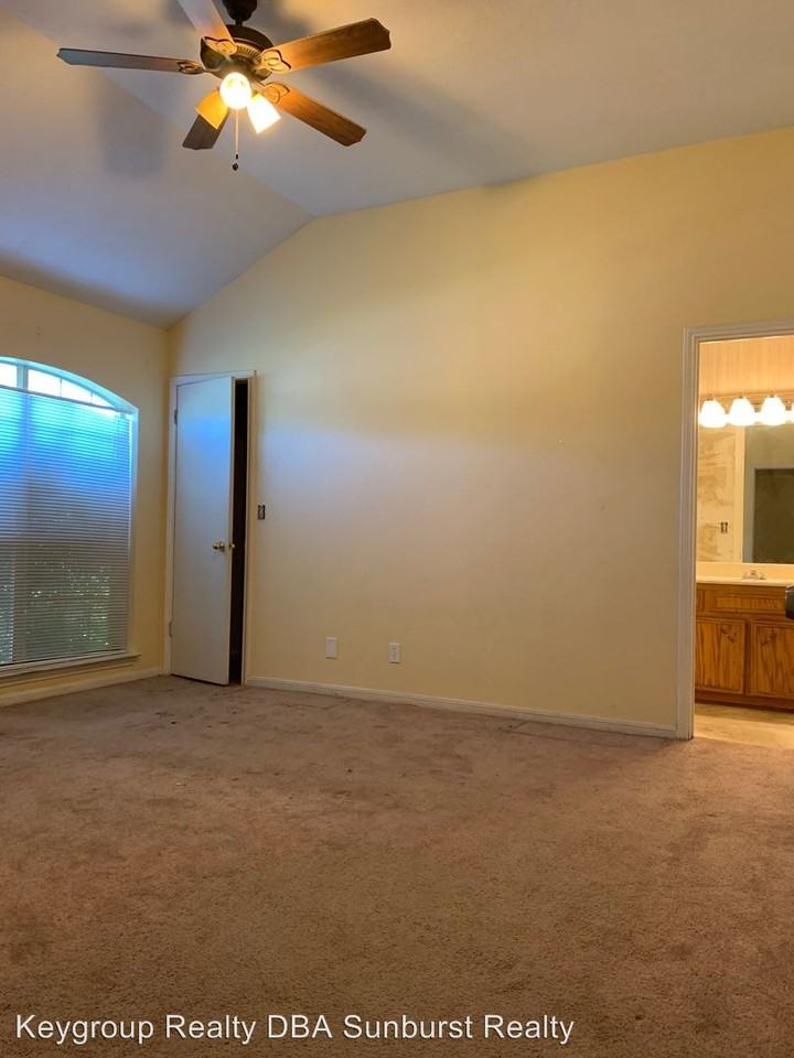 2406 Coach Dr - Photo 2 of 10