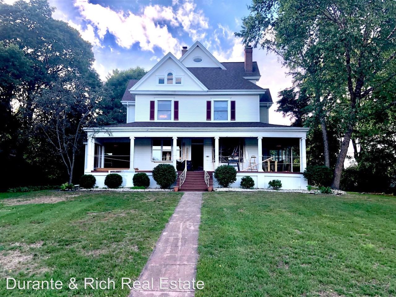 1812 Riverside Dr, Mchenry, IL 60050 5 Bedroom Apartment for Rent