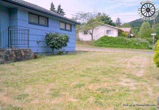 838 NE Thomas St - Photo 2 of 22