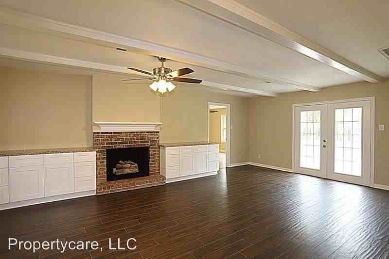 101 Royal Ct. - Photo 2 of 13