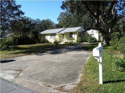 216 Greenbrier Dr NE - Photo 2 of 12