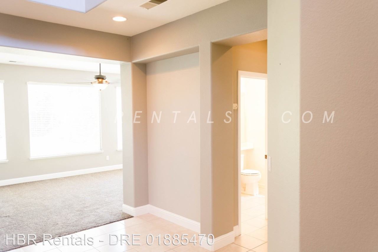 4276 Oakridge Drive - Photo 3 of 47