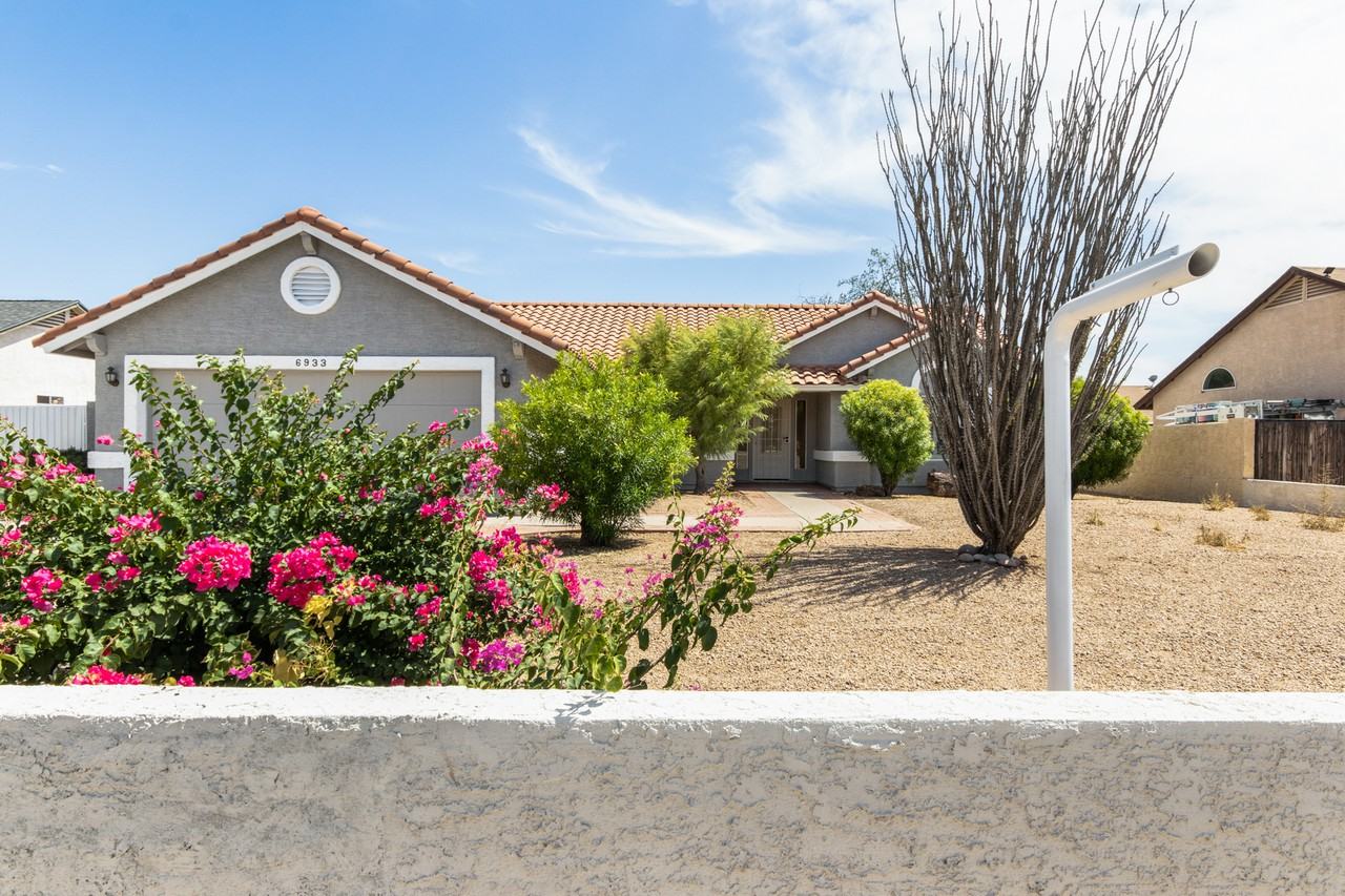 6933 W Brown St - Photo 2 of 26