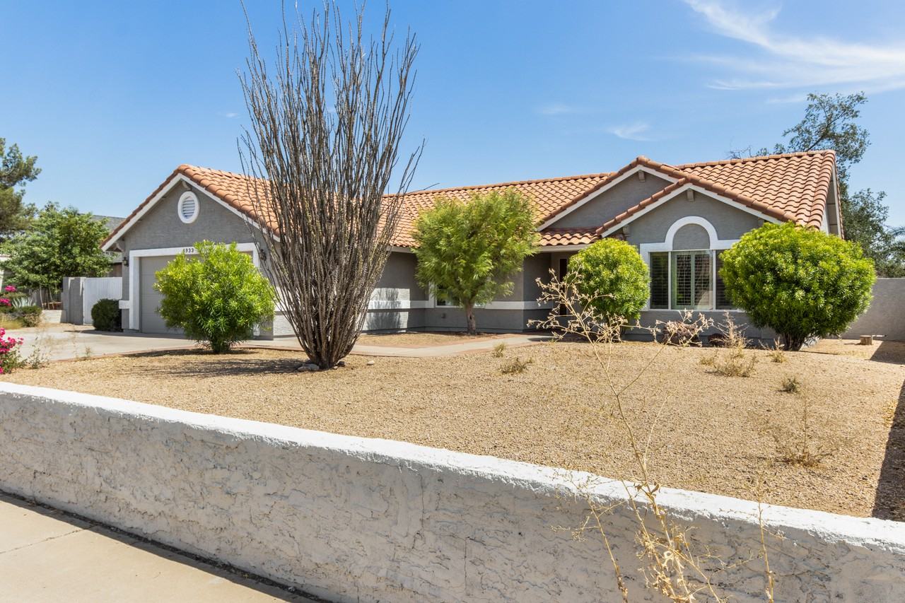 6933 W Brown St - Photo 3 of 26