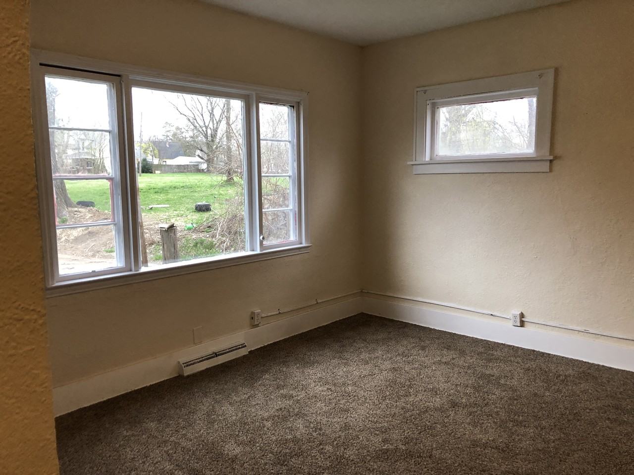 1217 Poplar St - Photo 3 of 14