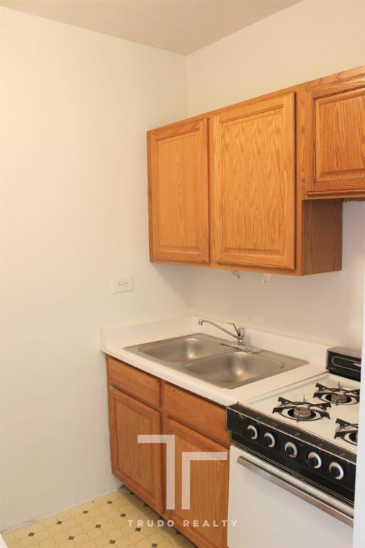 711 West Belmont Avenue - Photo 2 of 5