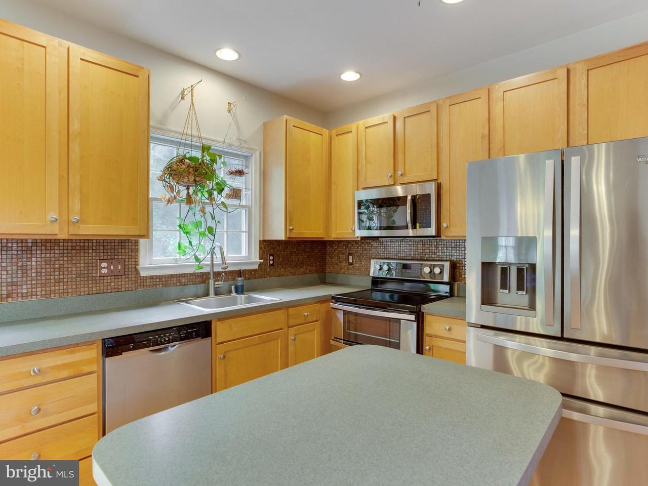 100 Hillsmere Court - Photo 2 of 41