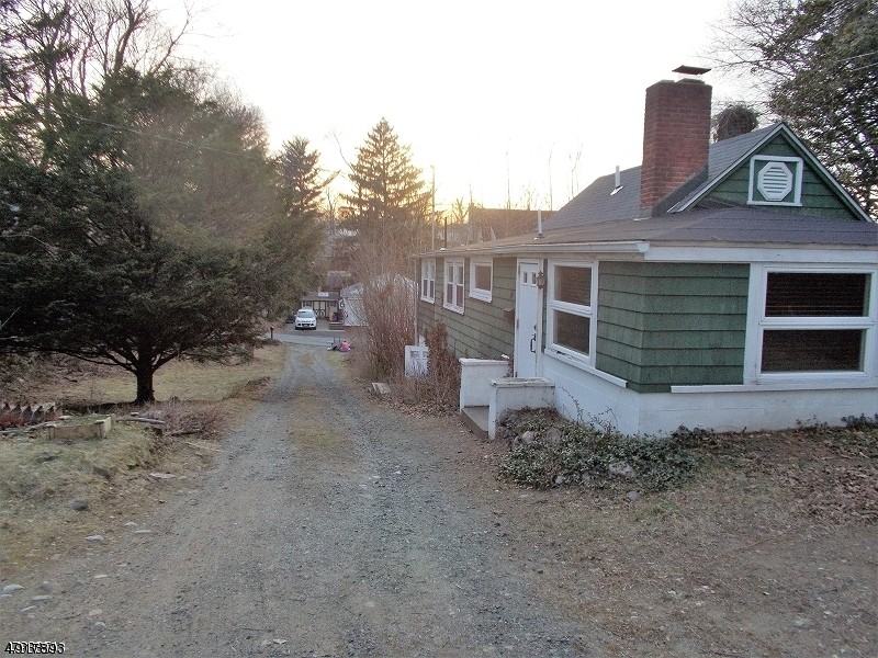 47 Iroquois Ave - Photo 2 of 7