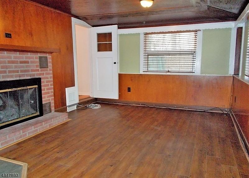 47 Iroquois Ave - Photo 3 of 7