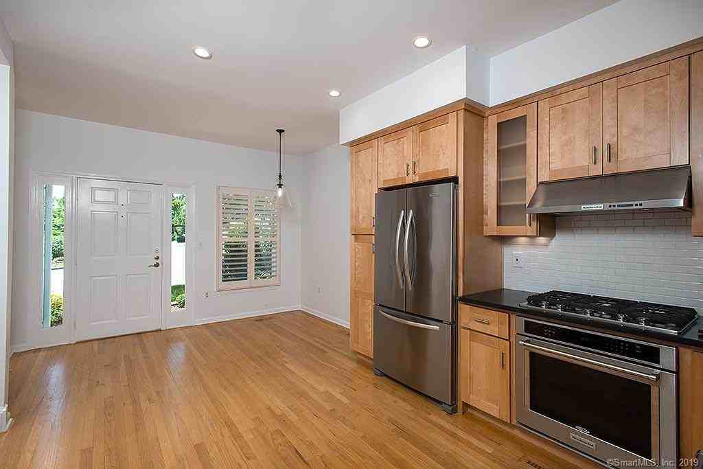 5 Ludlow Road Unit B - Photo 3 of 17