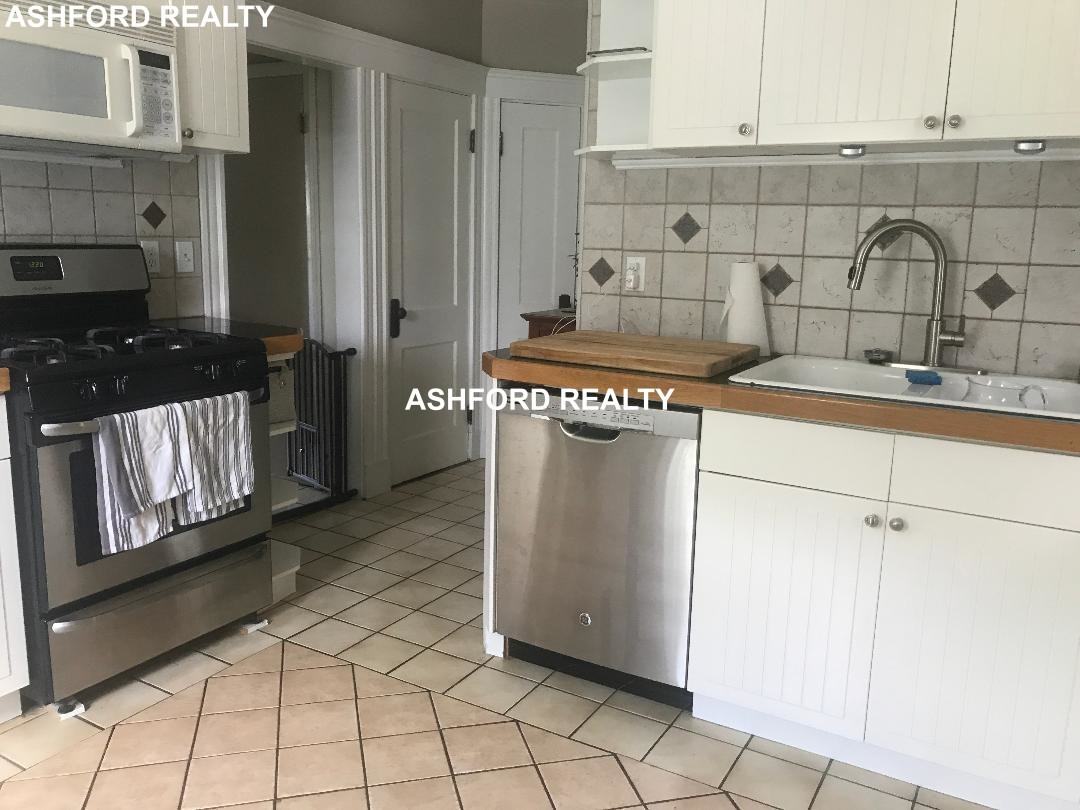 40 Smith St. - Photo 2 of 13